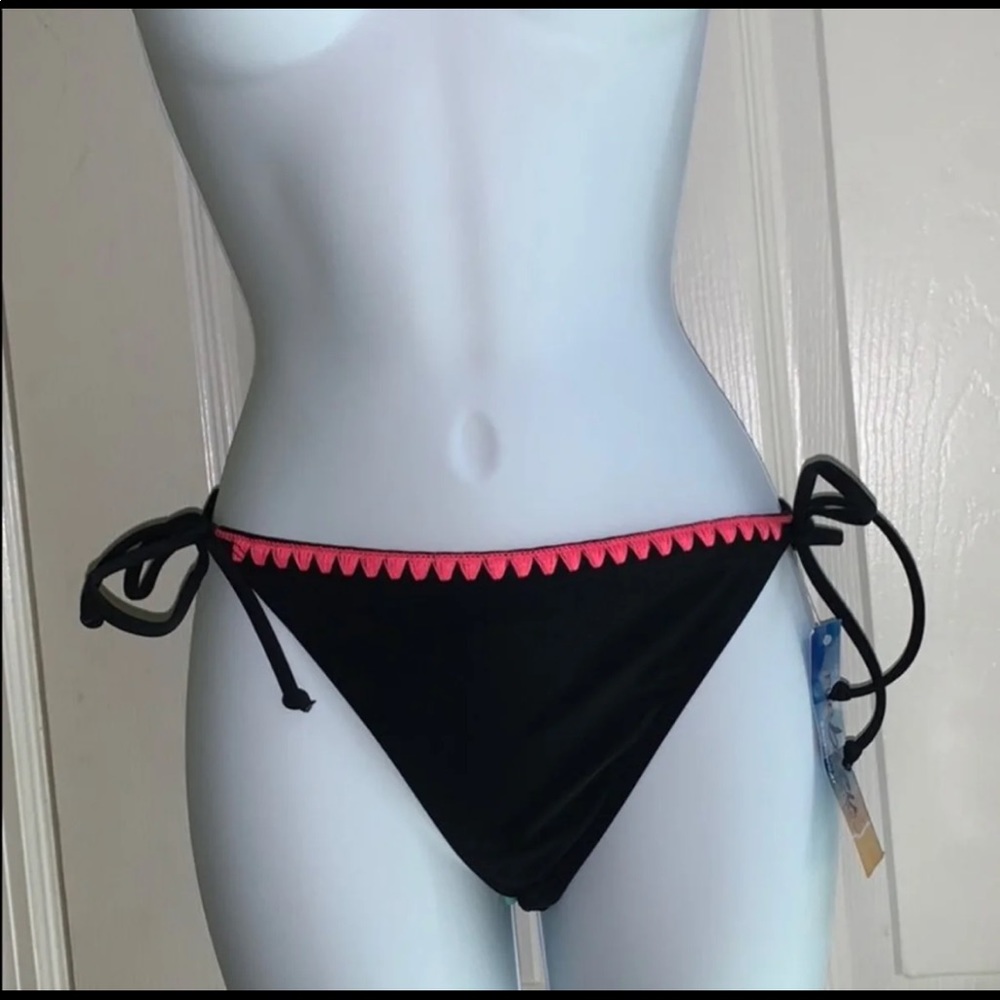 Medium bikini bottoms